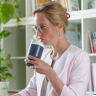 Monbento Travel Mug Infinity – ciemnoniebieski kubek ze stali nierdzewnej