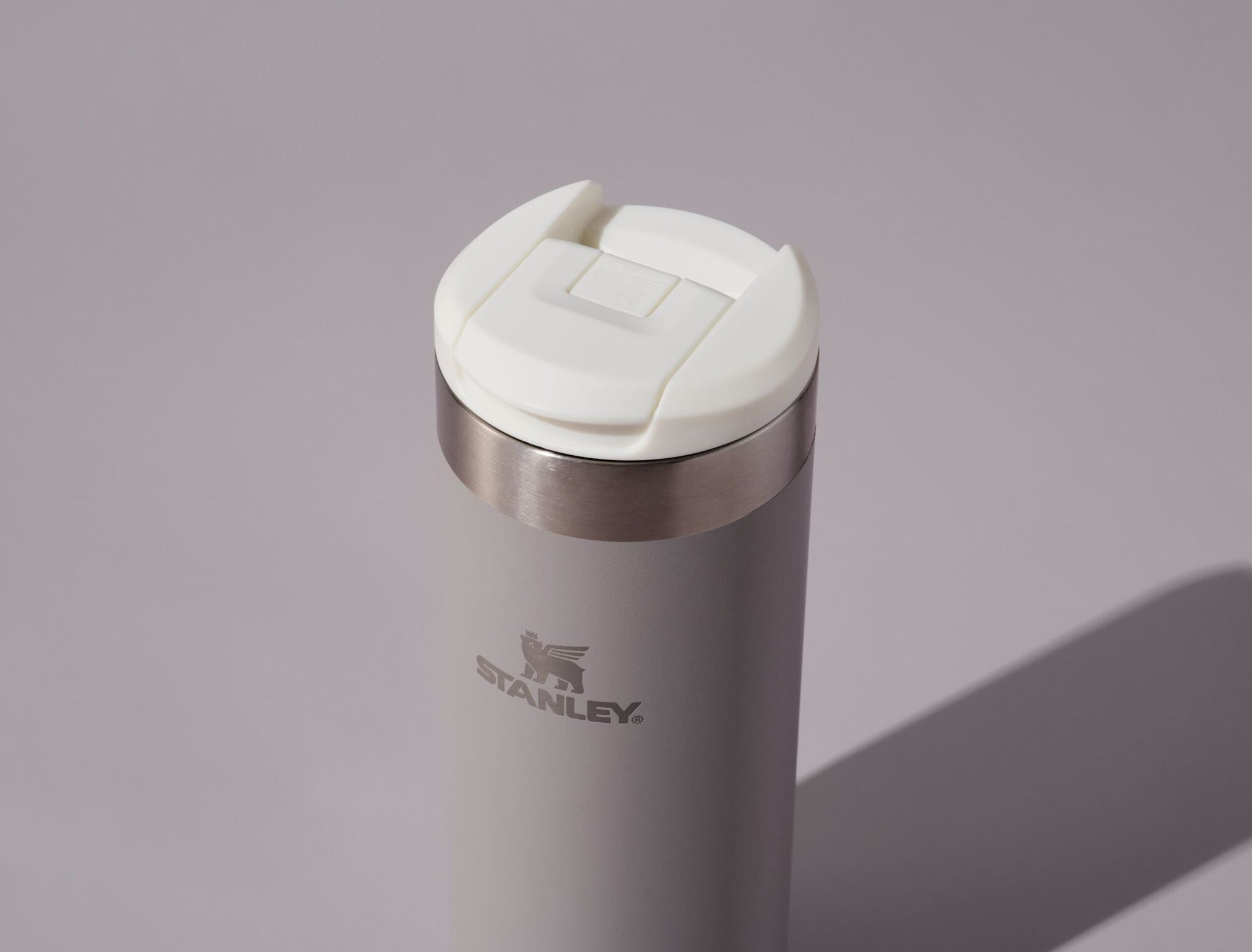 Kubek Stanley 470 ml Ash – utrzymywanie temperatury napojów gorących i zimnych