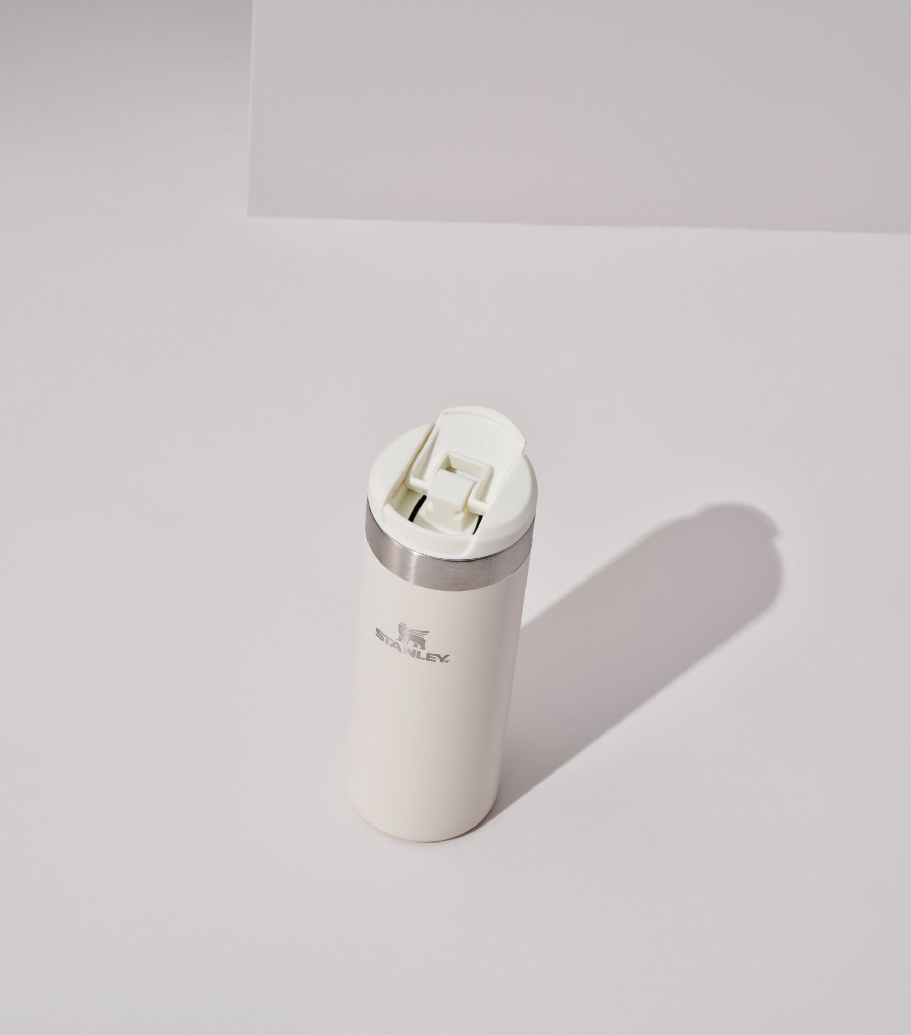 Stanley AeroLight™ Cream Gloss – szczelny kubek turystyczny o gładkiej powierzchni