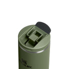 Ciemnozielony kubek termiczny Stanley AeroLight 470 ml do samochodu
