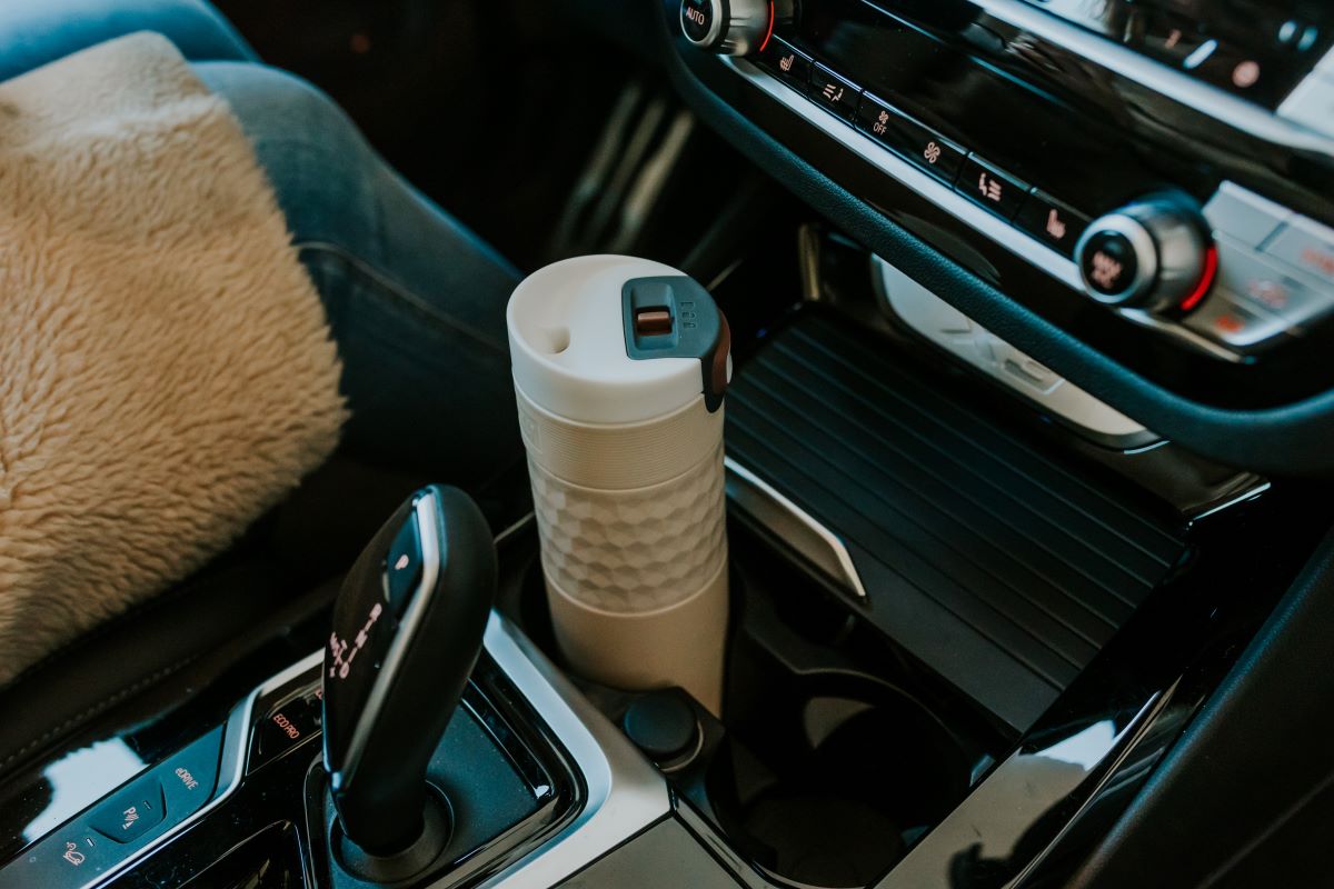 Kambukka Etna Grip Barely Beige 500 ml – stalowy kubek termiczny, nakrętka 3w1, szczelny i stylowy, utrzymuje ciepło do 9h