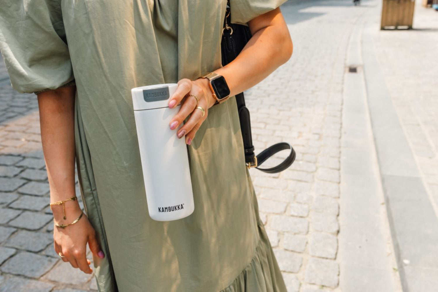 Kambukka Olympus Marshmallow White 500 ml – szczelny biały kubek termiczny z silikonową podstawą i izolacją 11h/20h