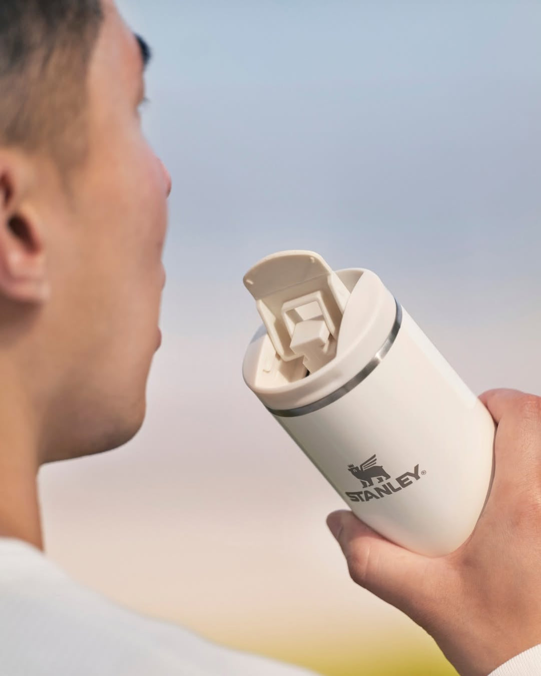 Kubek Stanley 590 ml Cream Gloss dla napojów gorących i zimnych