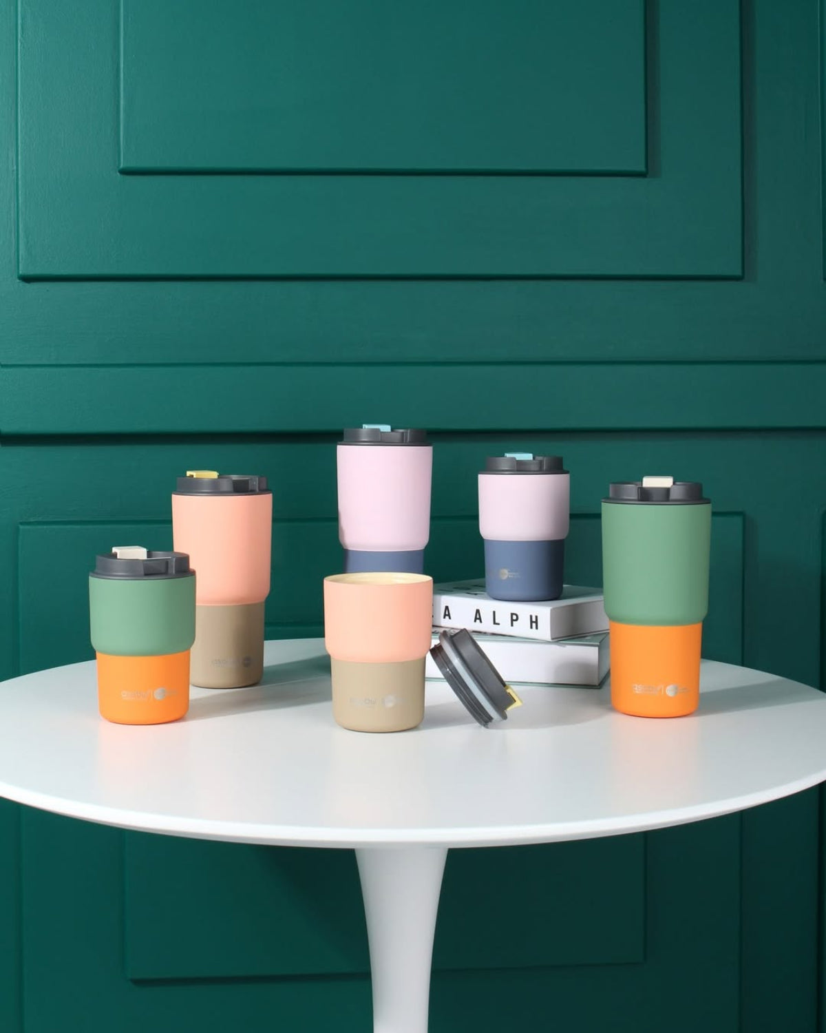 Kubek termiczny Asobu Pick Me Up Pastel - 650 ml, pokrywka z ustnikiem, silikonowa podstawa, stal nierdzewna, 100% szczelności