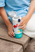 Kubek termiczny dla dzieci Monbento Pop Dino – kompaktowy, poręczny i bezpieczny. Z izolacją próżniową, szczelny i wygodny do szkoły i na wycieczki, wzór: dinozaury