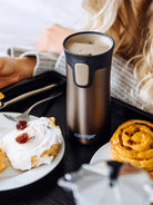 Kubek Contigo Latte 300 ml – mały, lekki i szczelny termos z izolacją na 3 h ciepła i 10 h chłodu.