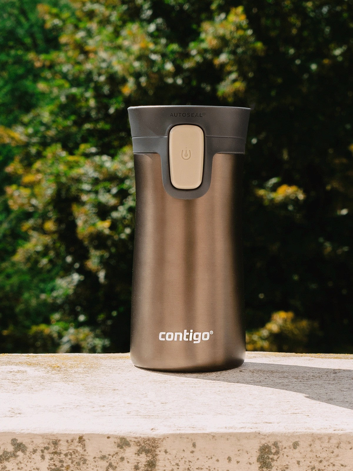 Kubek Contigo Latte 300 ml – mały, lekki i szczelny termos z izolacją na 3 h ciepła i 10 h chłodu.