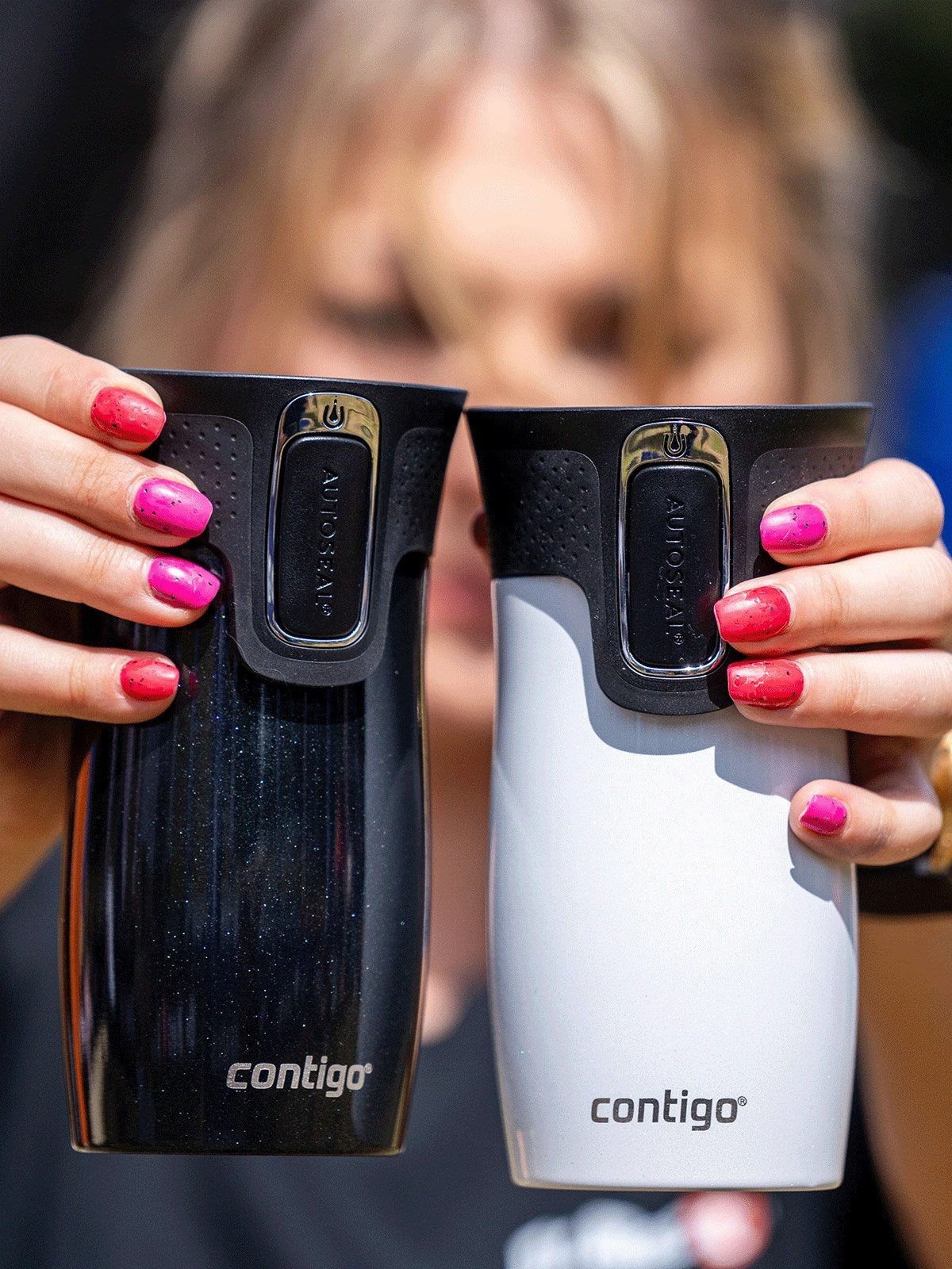 Kubek termiczny Contigo West Loop Mini 300 ml Licorice – 100% szczelny, utrzymuje ciepło do 5 h i zimno do 12 h, idealny w podróży, kolor: czarny