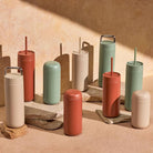 Czerwony kubek termiczny z 3 wymiennymi nakrętkami Fellow Carter Move Mug Sienna - 500 ml, stal nierdzewna, do ciepłych i zimnych napojów, bez metalicznego posmaku, 100% szczelny, bez rozlewania