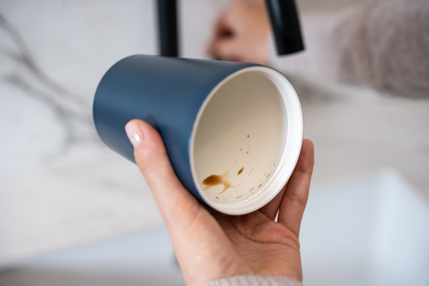 Stalowy kubek termiczny Ragsy Simply Cup Ink Blue z ergonomiczną pokrywką