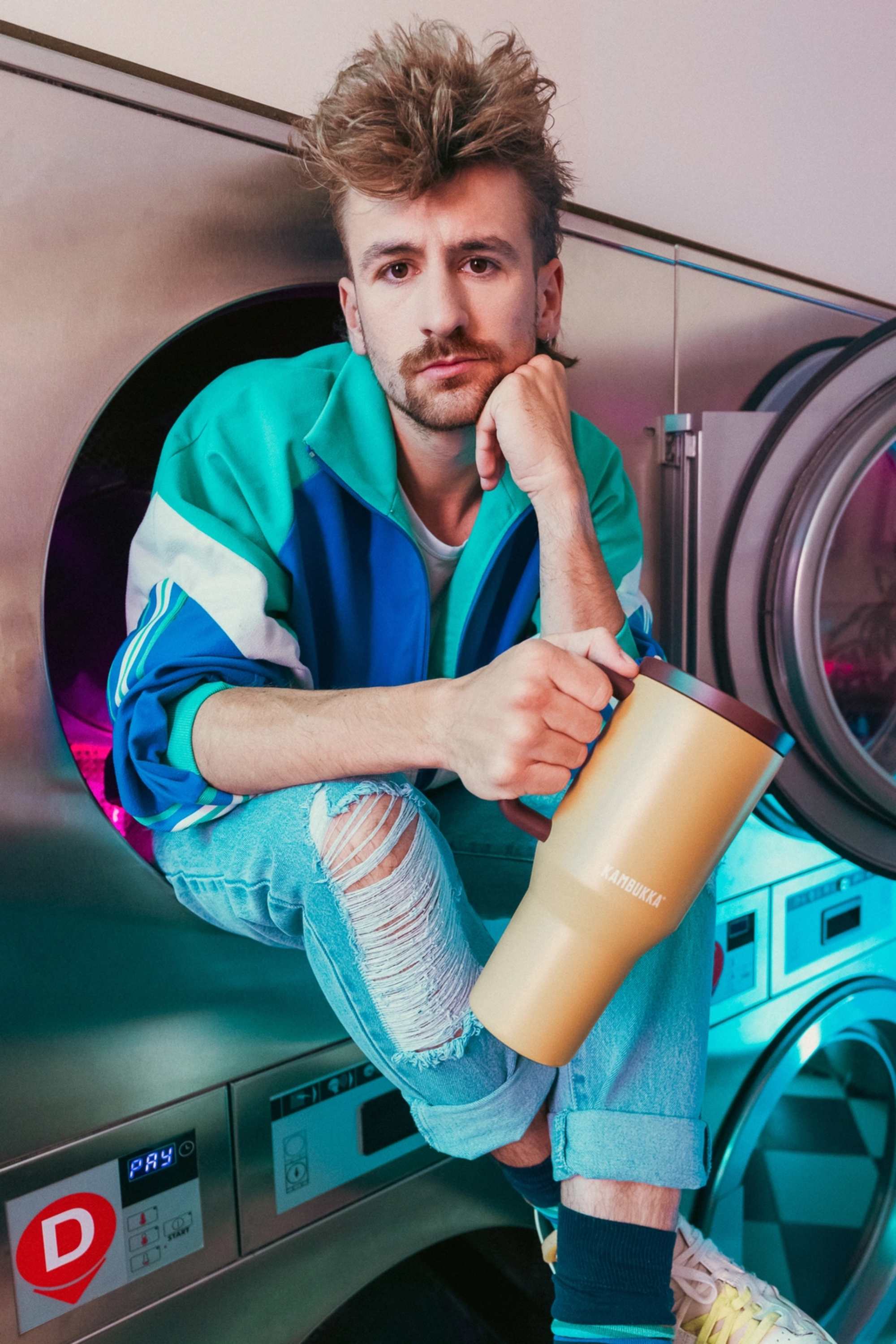 Kambukka Rio Almond Dream – kubek termiczny 950 ml, stal 18/8, chłód 24 h, picie klasyczne lub przez słomkę, szczelny, pasuje do uchwytów auta, kolor: brązowy