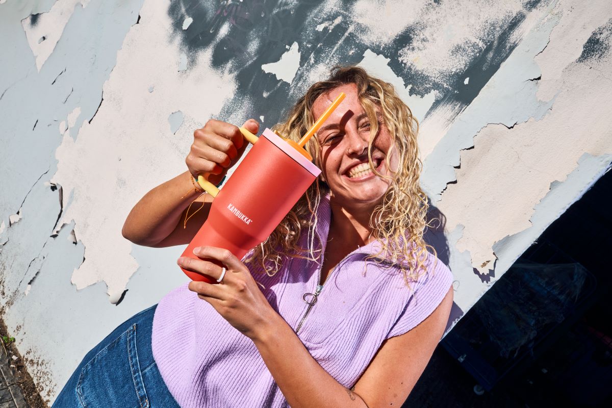 Kambukka Rio Pink Papaya – kubek termiczny 950 ml, stal 18/8, chłód 24 h, picie klasyczne lub przez słomkę, szczelny, pasuje do uchwytów auta, kolor: czerwony