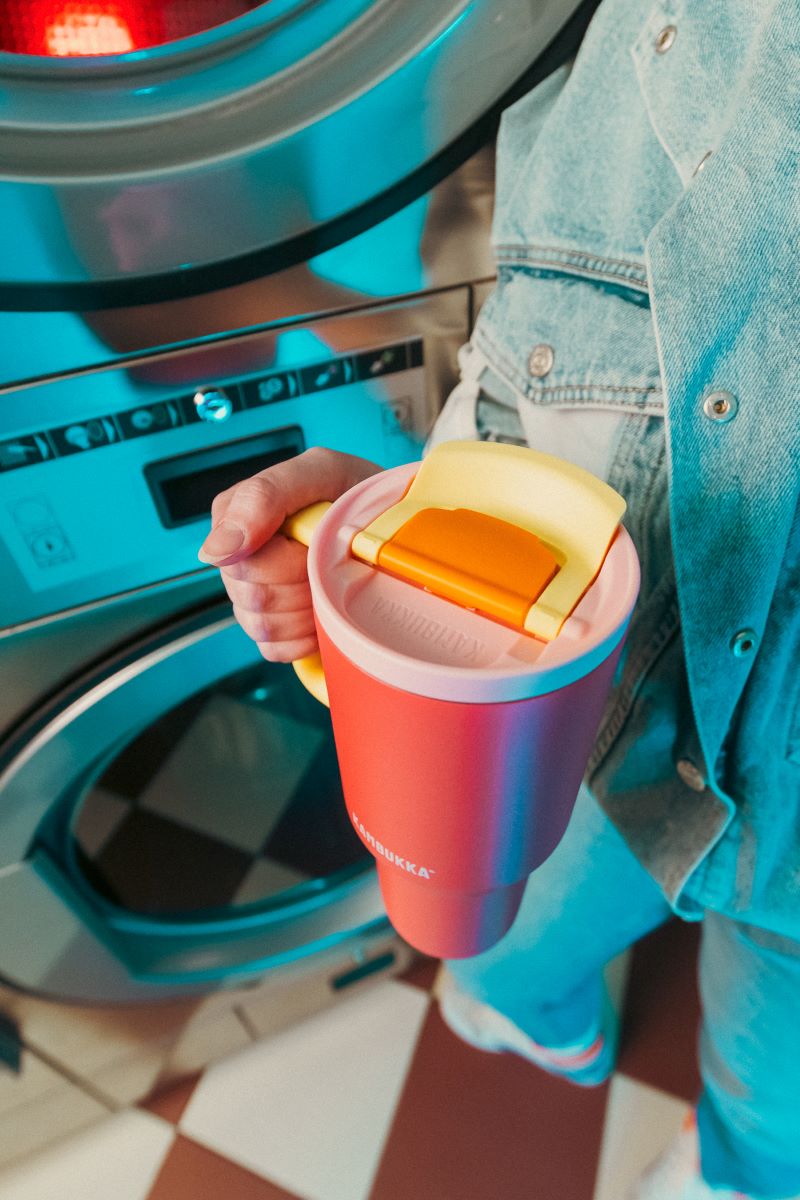 Kambukka Rio Pink Papaya – kubek termiczny 950 ml, stal 18/8, chłód 24 h, picie klasyczne lub przez słomkę, szczelny, pasuje do uchwytów auta, kolor: czerwony