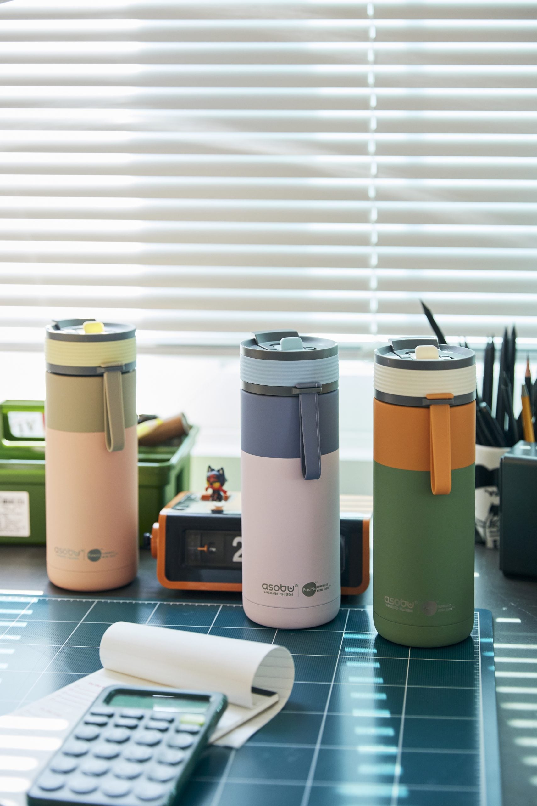 Kubek termiczny Asobu Aspen Pastel Pink - ze słomką i ustnikiem, stal nierdzewna, 100% szczelny, dopasowany do uchwytów samochodowych, kolor: różowy