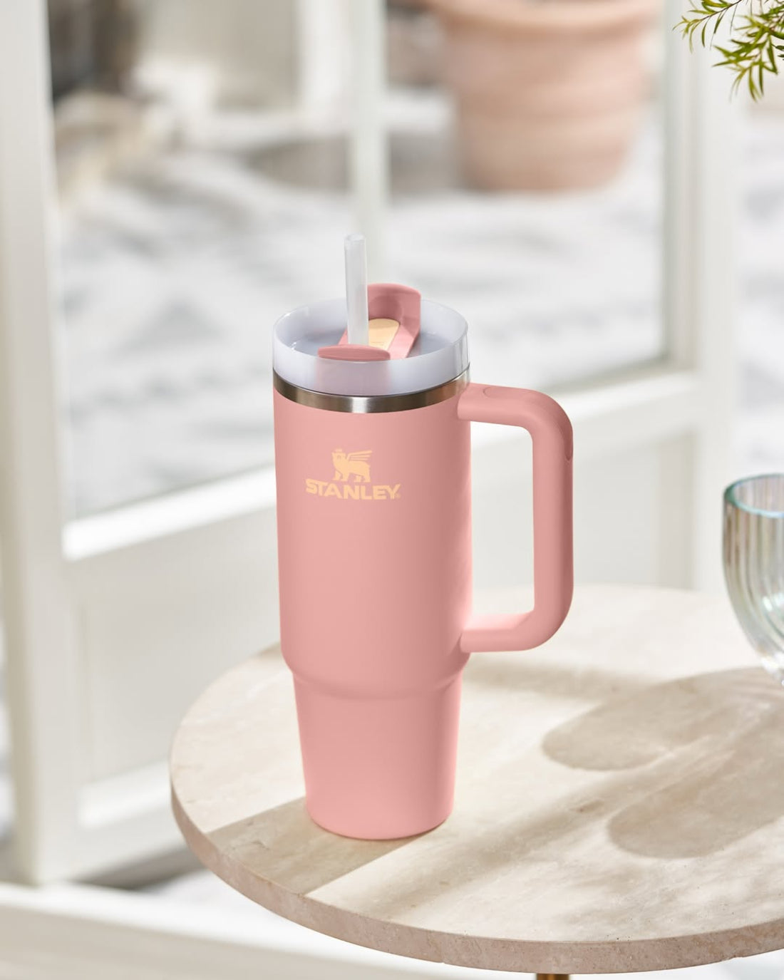Stanley Quencher H2.0 Peach Rose – stalowy kubek termiczny o dużej pojemności