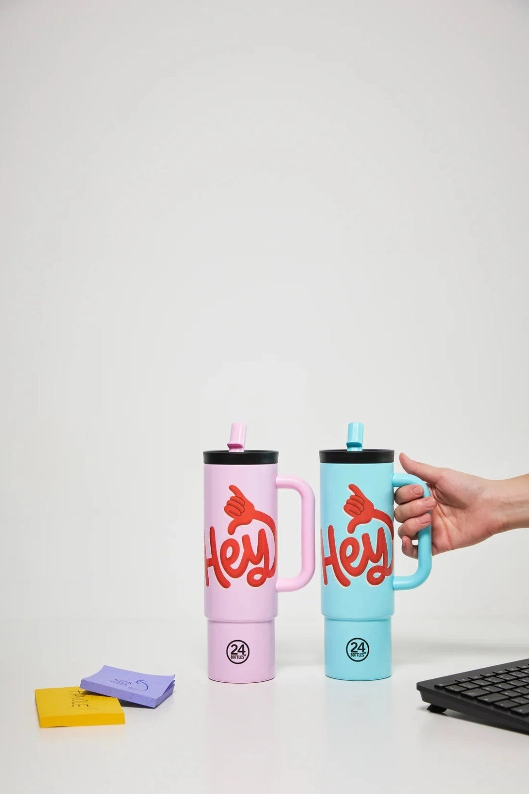 Kubek termiczny 24Bottles Straw Cup 800 ml Hey! PInk– trzyma ciepło do 12h, zimno do 24h. Szczelny, wygodny ze słomką, idealny w podróży i na co dzień