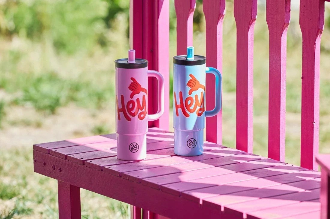 Kubek termiczny 24Bottles Straw Cup 800 ml Hey! PInk– trzyma ciepło do 12h, zimno do 24h. Szczelny, wygodny ze słomką, idealny w podróży i na co dzień