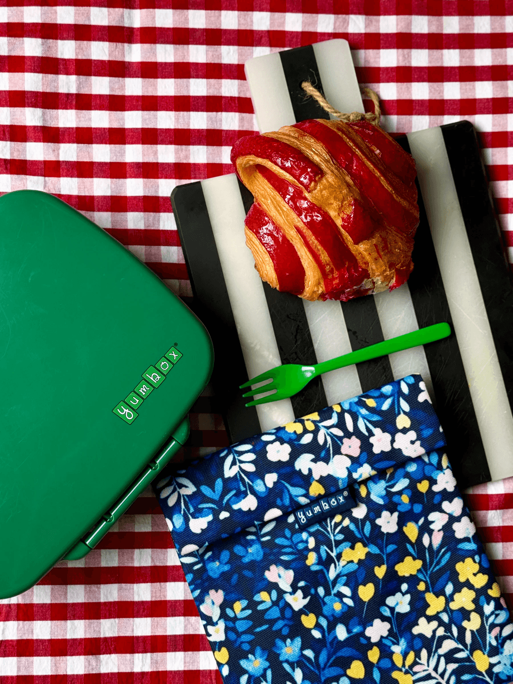 Szczelny zielony lunchbox Yumbox Go z silikonową uszczelką w pokrywce 