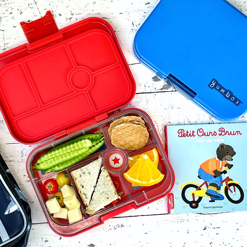Yumbox Original Roar Red/Race Cars – lunchbox z 6 przegródkami, bezpieczny, idealny na różnorodne i szczelnie zapakowane posiłki, kolor: czerwony