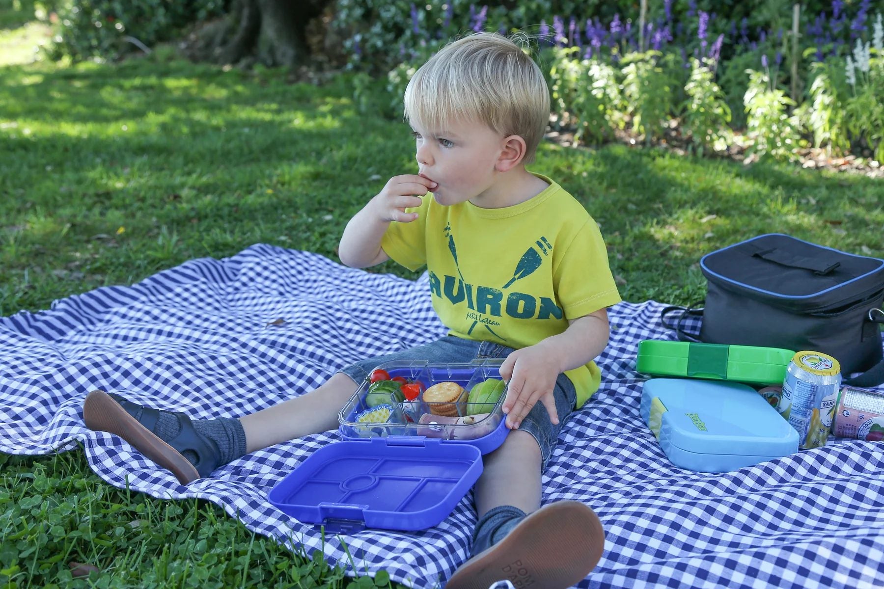Yumbox Original Surf Blue / Rocket – lunchbox z 6 przegródkami, bezpieczny i idealny na różnorodne i szczelnie zapakowane posiłki, kolor: niebieski