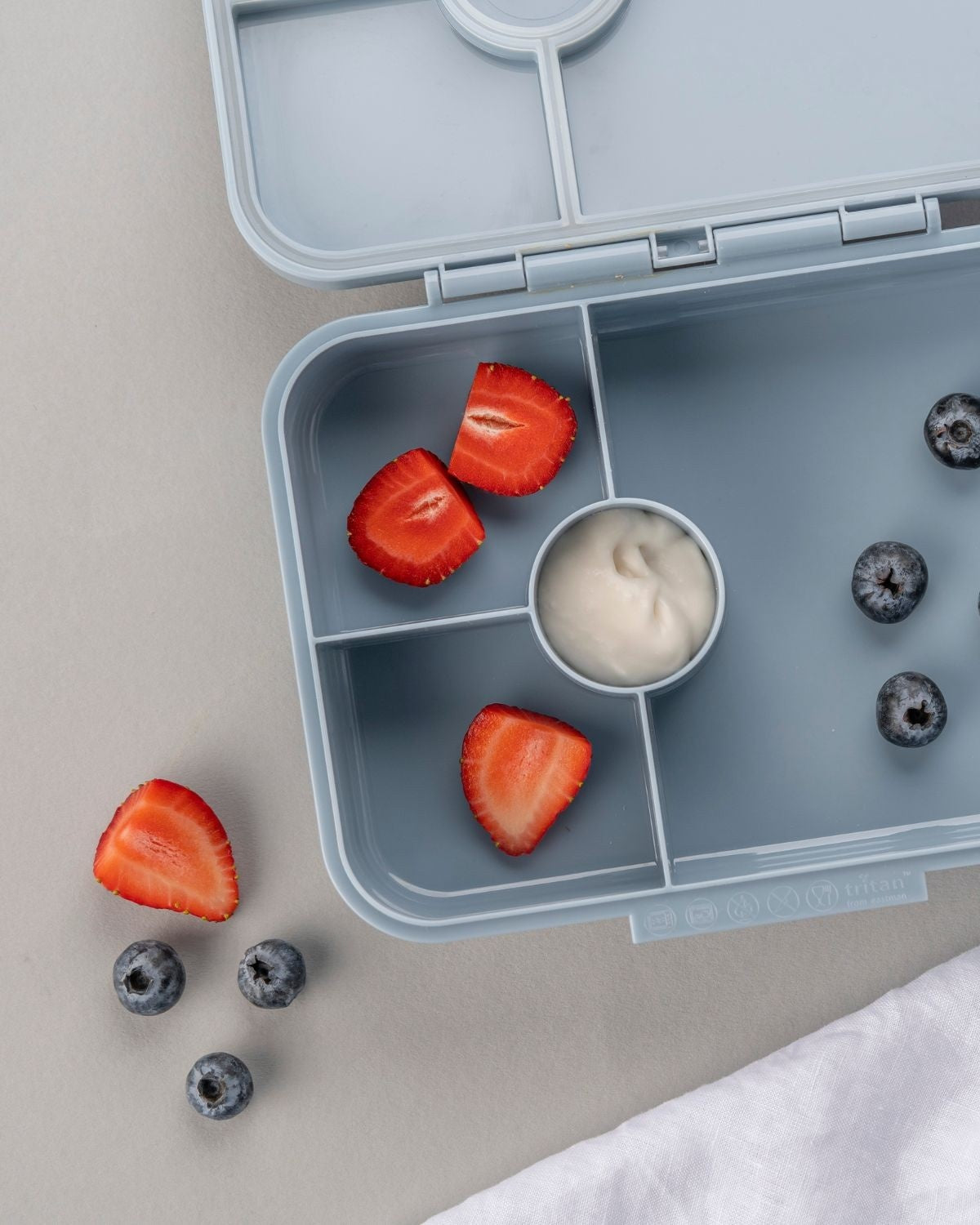 Lunchbox tritanowy Citron Spaceship 4-komorowy, 700 ml – szczelny, lekki, bez BPA, wzór: kosmos, z pojemnikiem na sos