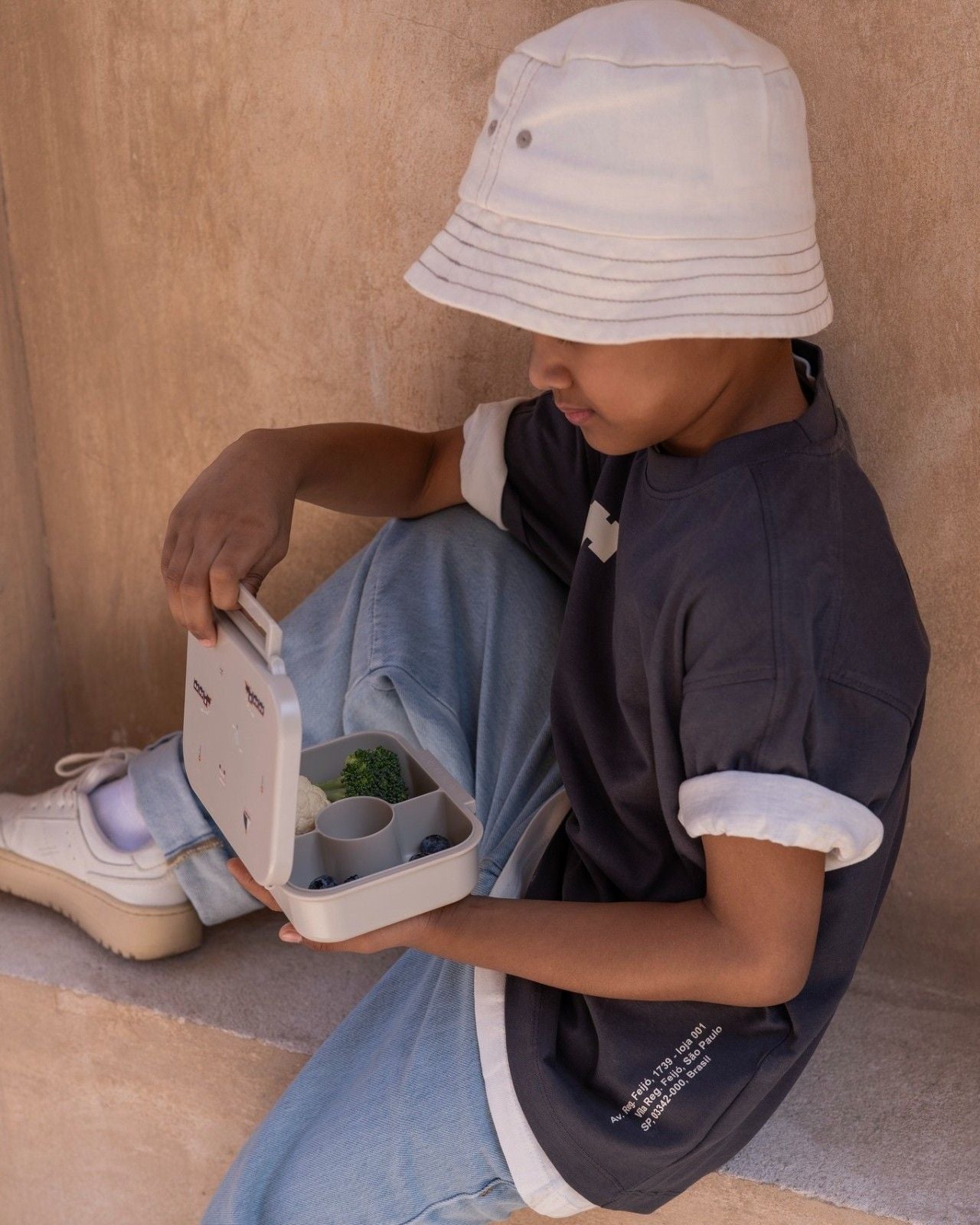 Lunchbox tritanowy Citron Vehicles 4-komorowy, 700 ml – szczelny, lekki, bez BPA, wzór: pojazdy, z pojemnikiem na sos