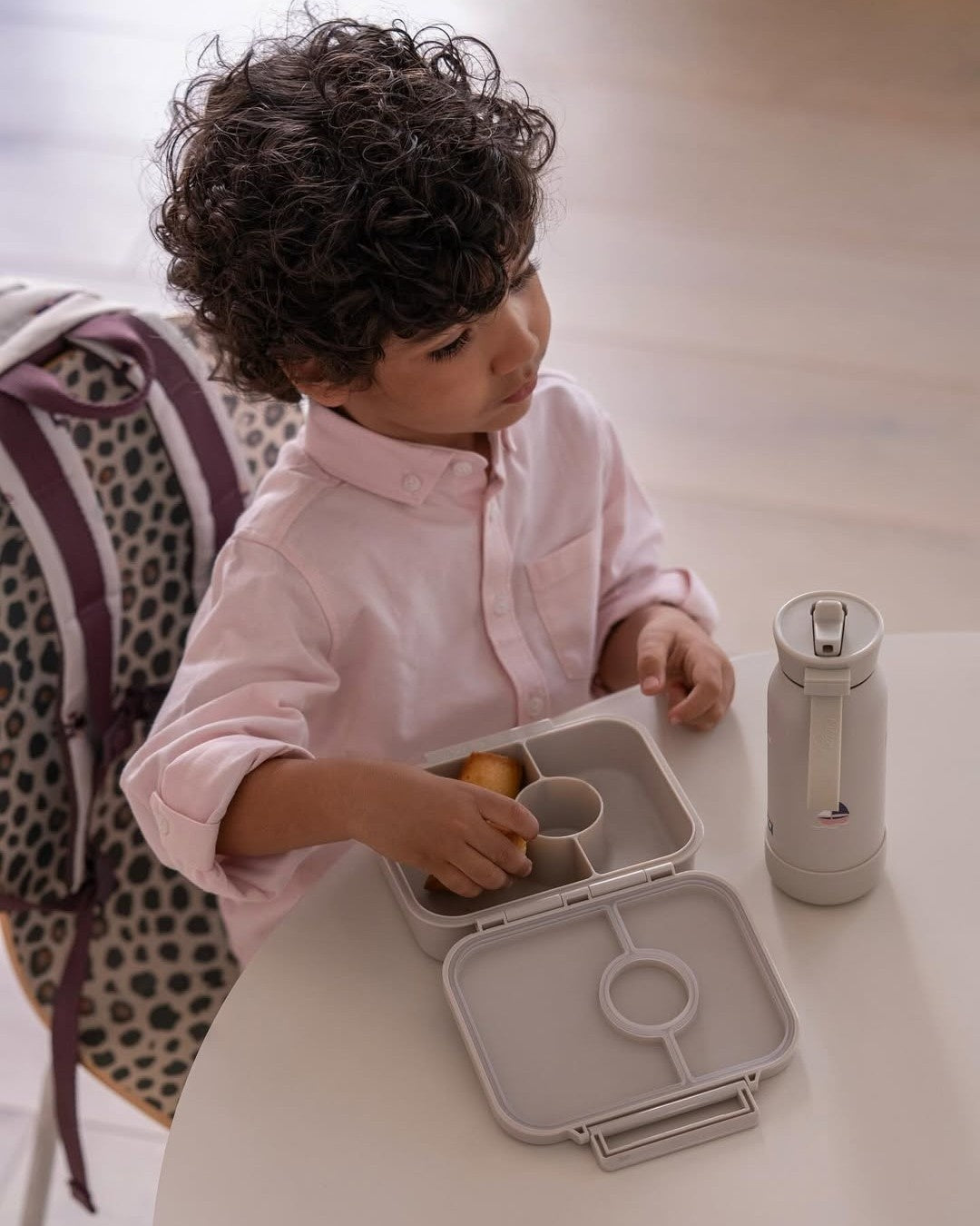 Lunchbox tritanowy Citron Vehicles 4-komorowy, 700 ml – szczelny, lekki, bez BPA, wzór: pojazdy, z pojemnikiem na sos