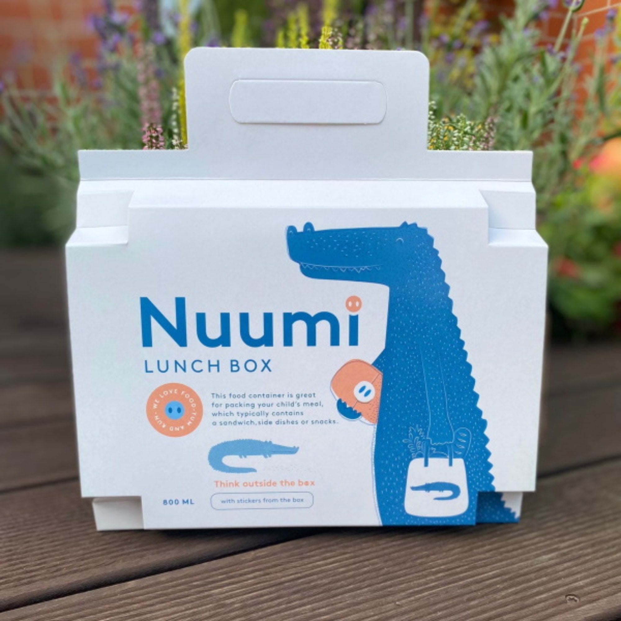 Niebieski lunchbox Nuumi dla dzieci – trzykomorowy, szczelny pojemnik na śniadanie i przekąski.