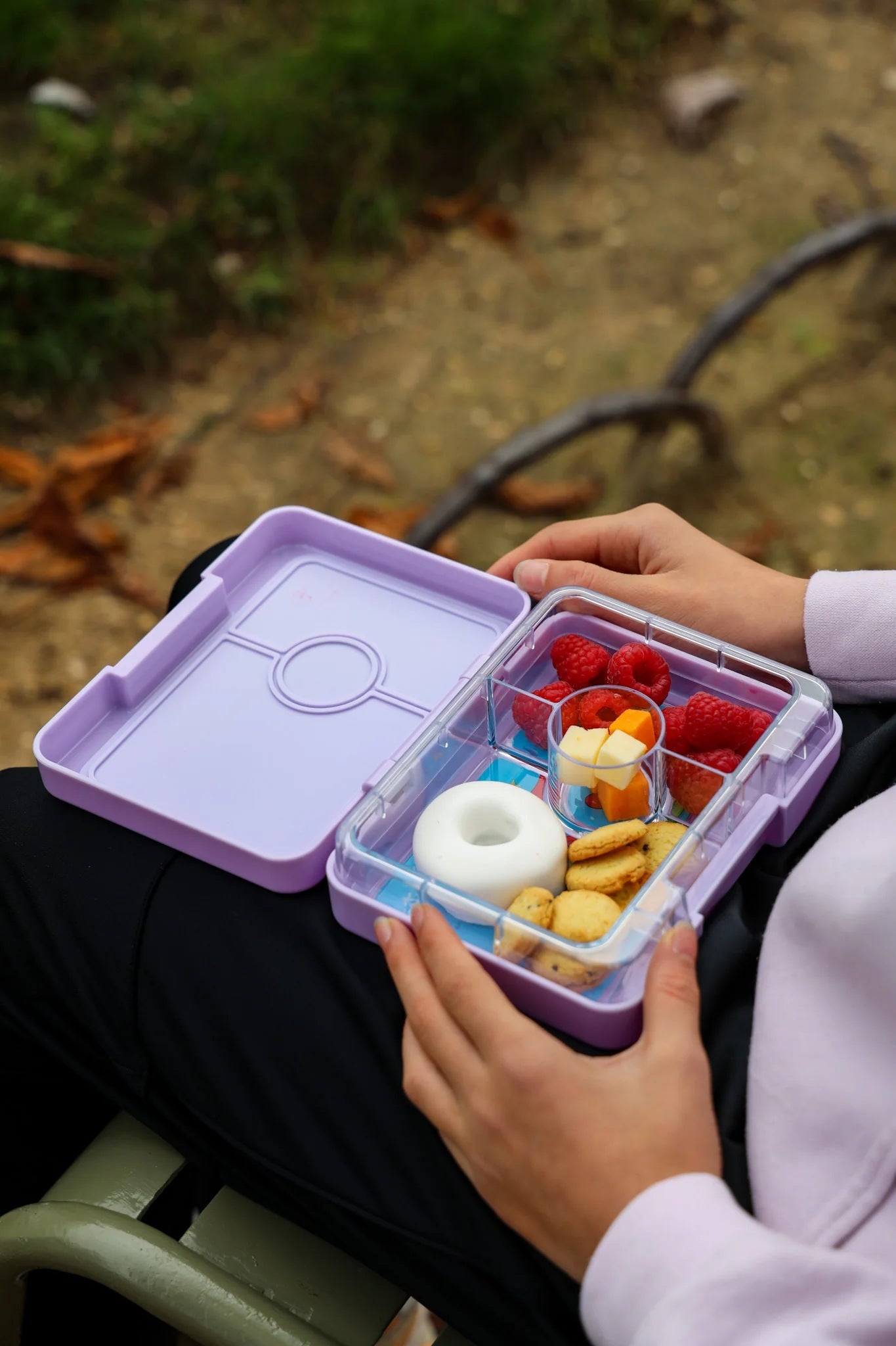 Yumbox Snack mini-lunchbox Lavande Purple/Unicorn– kompaktowy lunchbox z 3 przegródkami i szczelną pokrywką dla dzieci, kolor: fioletowy