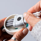 Szczoteczka do czyszczenie nakrętek i pokrywek Lekkabox - mała, precyzyjna, do czyszczenia ustników, słomek i butelek 