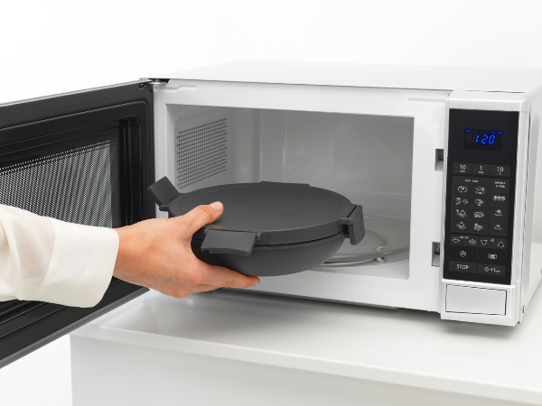 Miska na sałatkę Make & Take Brabantia  – szczelna, pojemna 1 L, do mikrofalówki, zamrażarki i zmywarki, idealna do pracy i szkoły, kolor: grafitowy