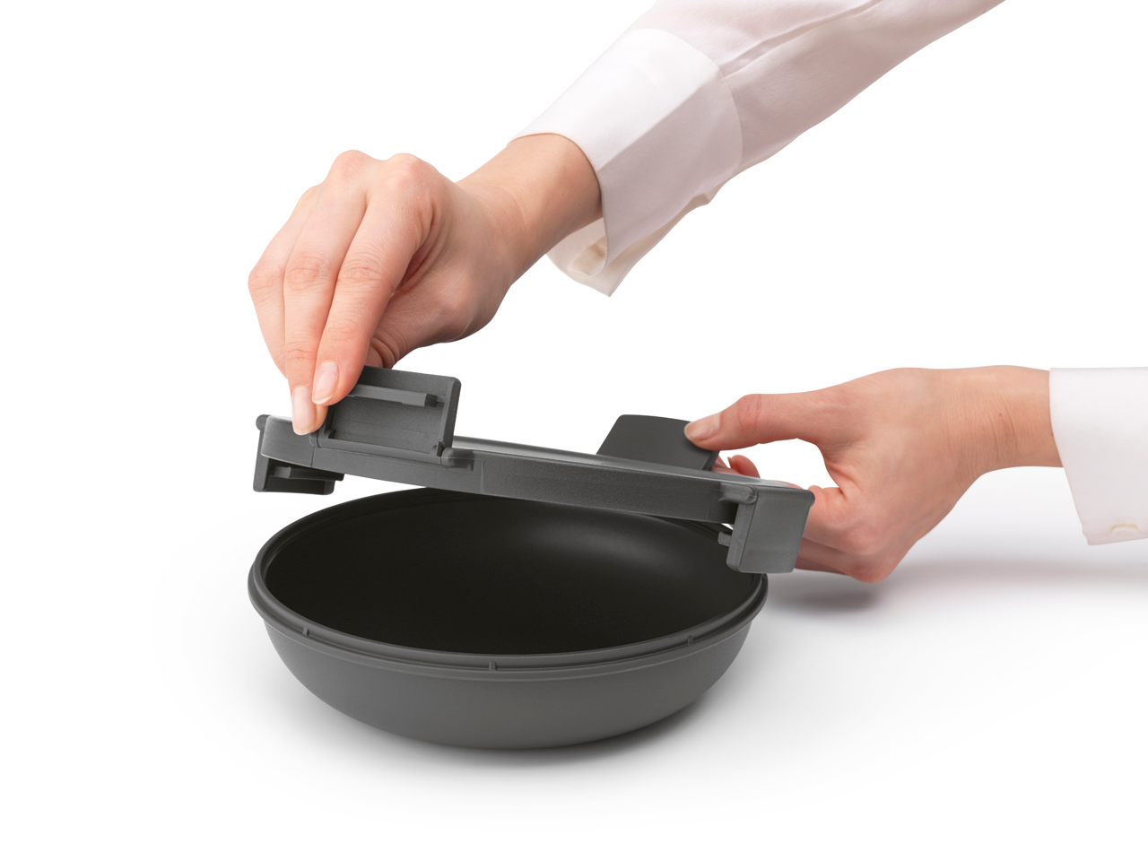 Miska na sałatkę Make & Take Brabantia  – szczelna, pojemna 1 L, do mikrofalówki, zamrażarki i zmywarki, idealna do pracy i szkoły, kolor: grafitowy