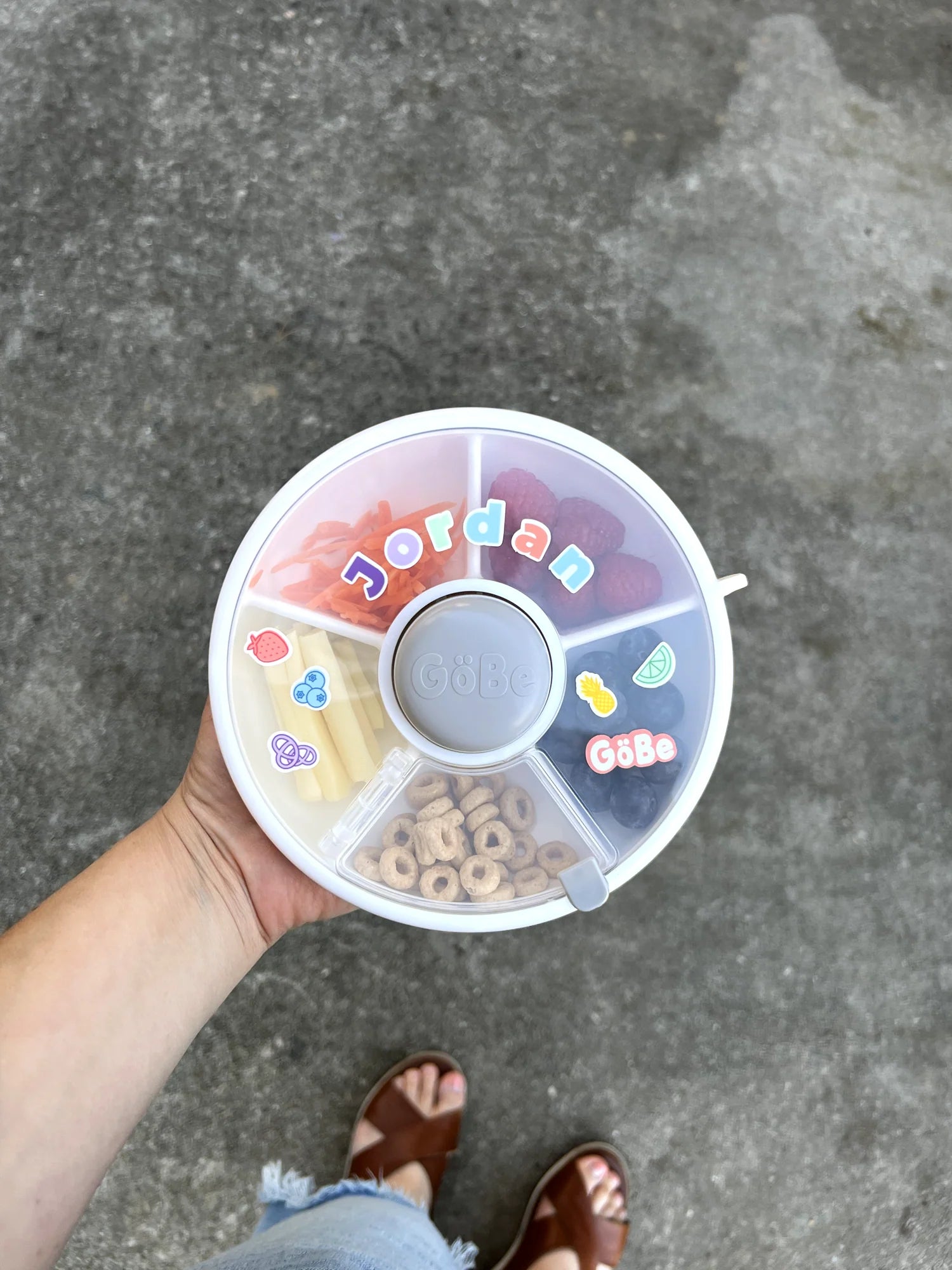 Arkusz naklejek GOBE do oznaczania i dekorowania lunchboxa, wodoodporny, z literami i motywami jedzenia