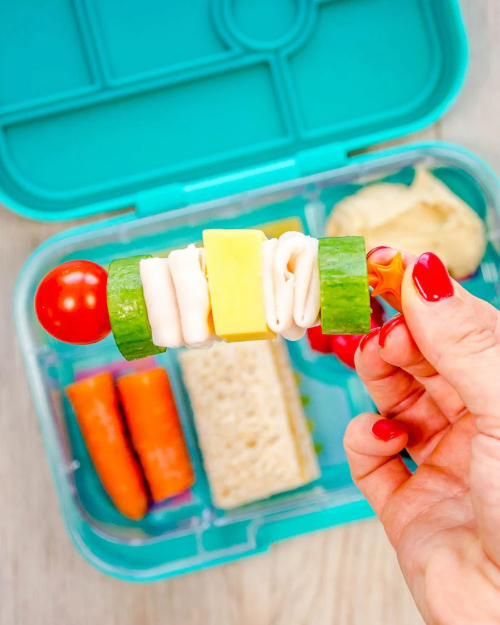 Kolorowe patyczki do przekąsek Lunch Punch– higieniczne, trwałe i wolne od BPA, świetne na kinderbal i do szkoły.