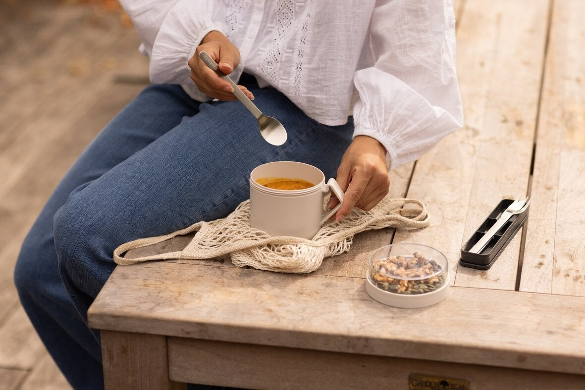 Pojemnik na owsiankę Make & Take Brabantia – szczelny kubek 600 ml z odkręcanym pojemnikiem na dodatki, do pracy i szkoły, bezpieczny, wielofunkcyjny i ekologiczny, kolor: beżowy