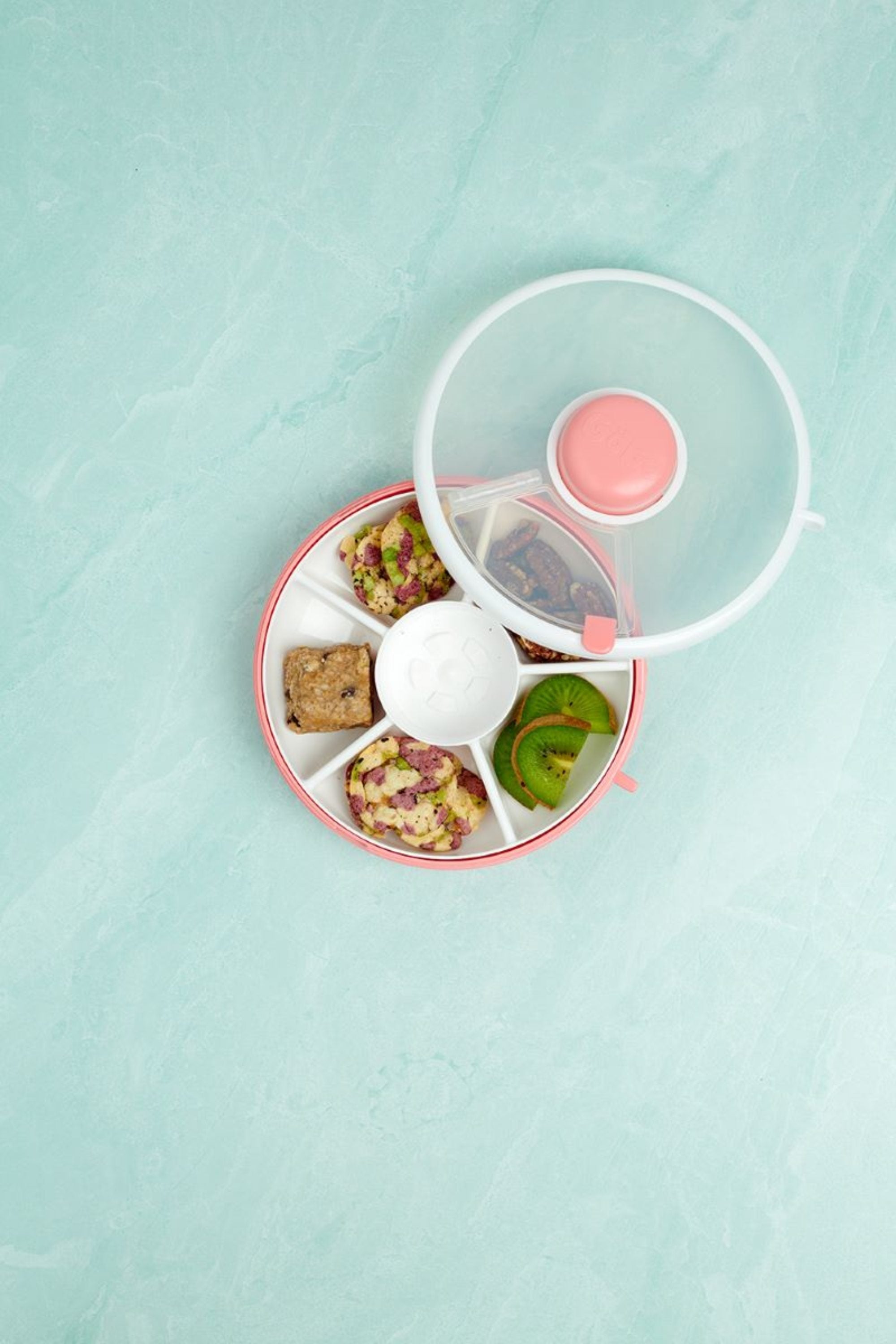 GoBe Snack Spinner – pojemnik na przekąski, interaktywny, szczelny i łatwy w obsłudze, kolor: coral pink