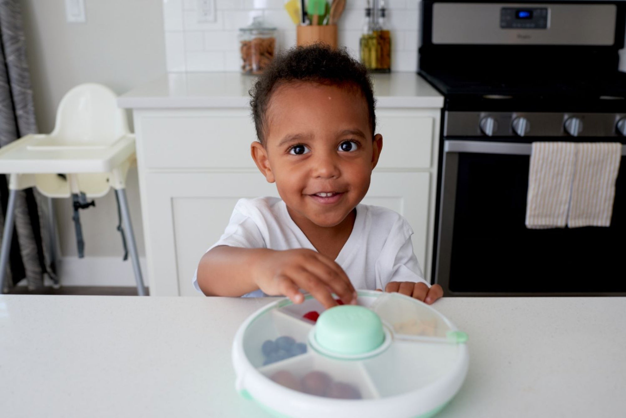 GoBe Snack Spinner – pojemnik na przekąski, interaktywny, szczelny i łatwy w obsłudze, kolor: mint green