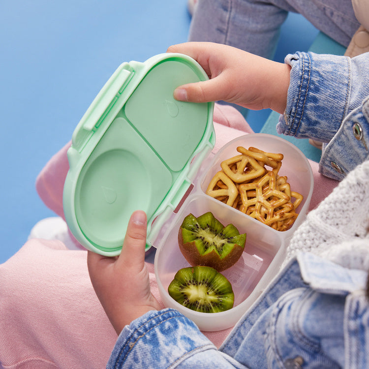 Miętowy Snackbox b.box – kompaktowe, kwadratowe pudełko w kolorze Spearmint
