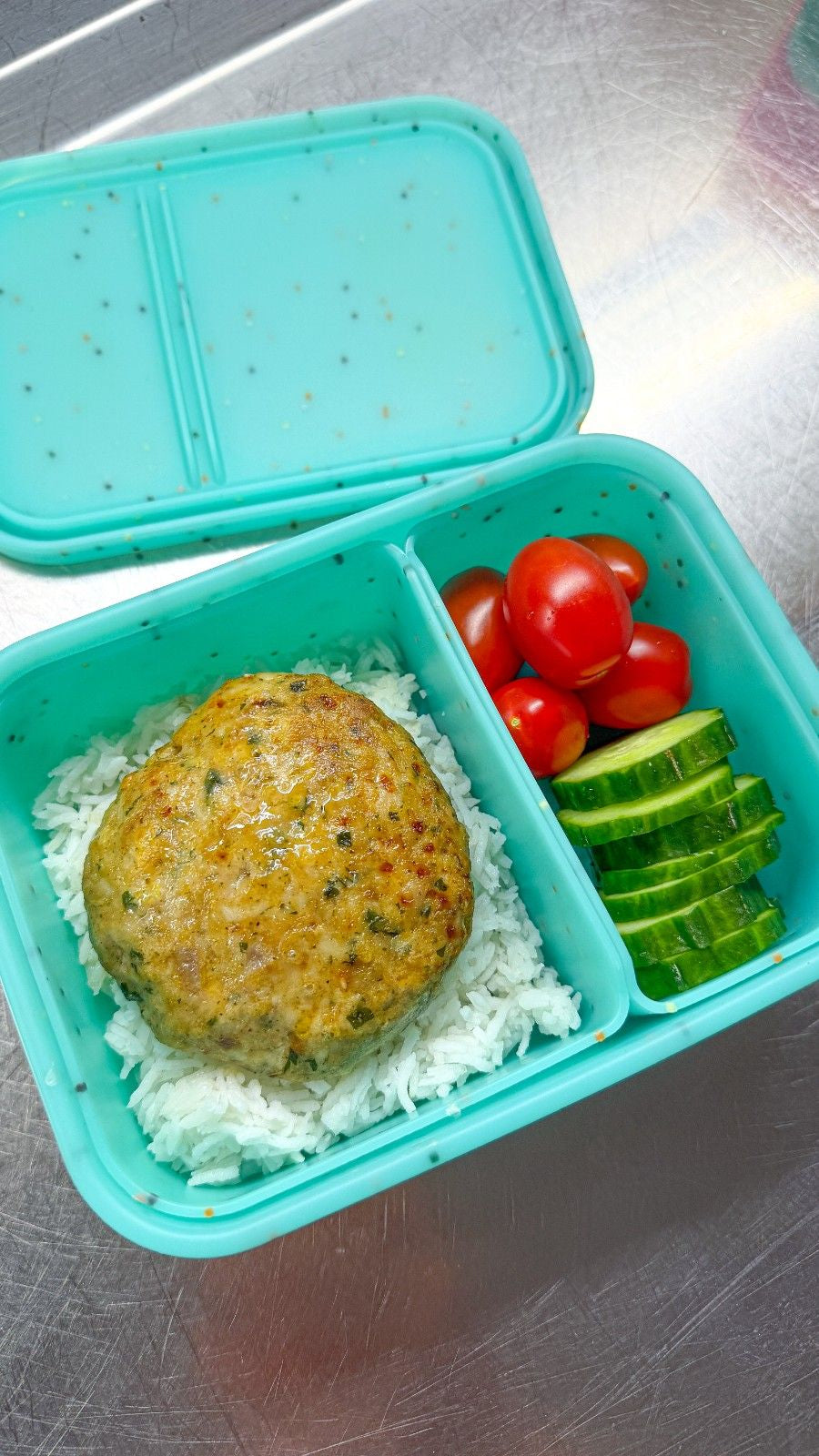 ABC Lunchies Aqua Pop – błękitna silikonowa śniadaniówka dwukomorowa do szkoły