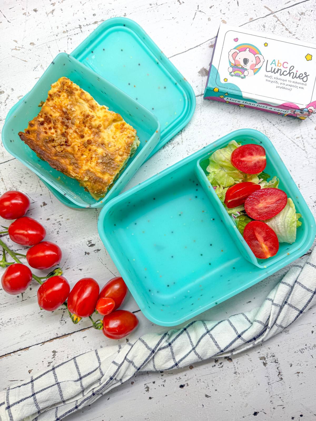 Niebieski dwudzielny pojemnik śniadaniowy z elastycznego silikonu ABC Lunchies Aqua Pop