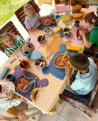 Silikonowy lunchbox dla dzieci The Cotton Cloud – z przegródkami, opaską i pokrywką pełniącą funkcję talerza, wzór/kolor: pies/pomarańczowy