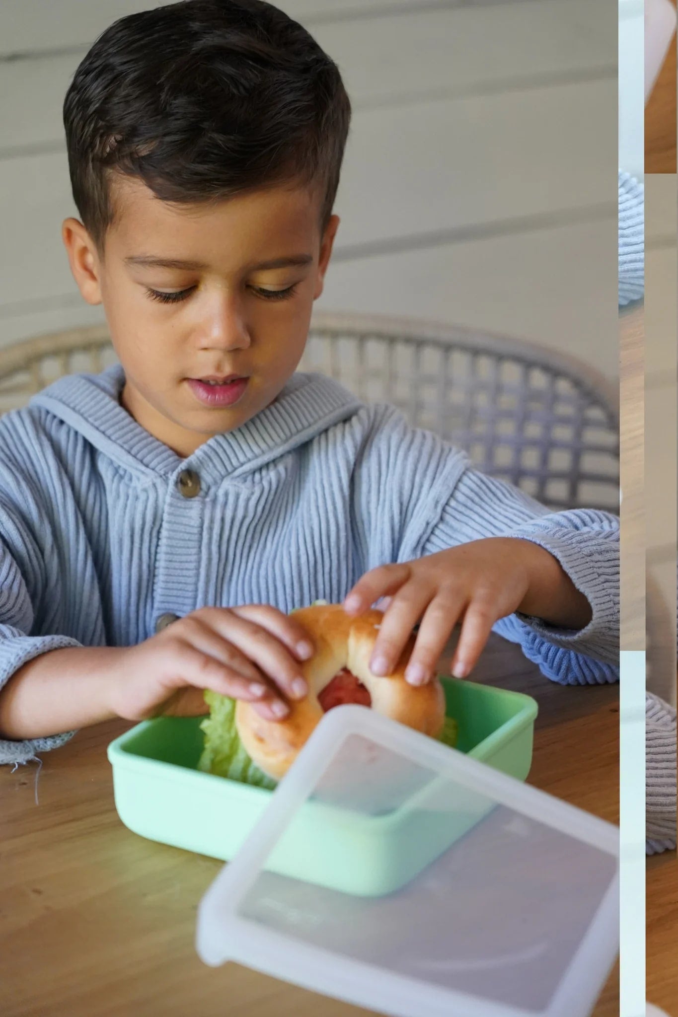 Silikonowy pojemnik na kanapki Melii - łatwe otwieranie, trwały, odporny na zarysowania, bezpieczny dla zdrowia, idealny do pracy i szkoły, kolor: zielony