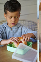 Silikonowy pojemnik na kanapki Melii - łatwe otwieranie, trwały, odporny na zarysowania, bezpieczny dla zdrowia, idealny do pracy i szkoły, kolor: zielony