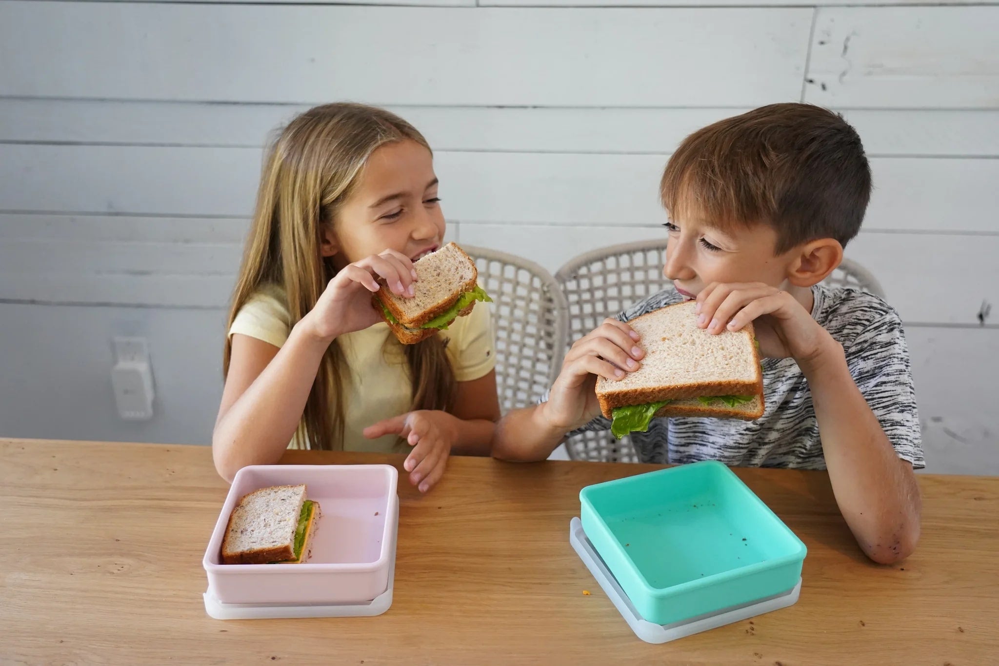 Silikonowy pojemnik na kanapki Melii - łatwe otwieranie, trwały, odporny na zarysowania, bezpieczny dla zdrowia, idealny do pracy i szkoły, kolor: zielony