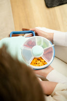 Śniadaniówka GoBe 2w1 – lunchbox i pojemnik na przekąski dla dzieci, interaktywny, do szkoły i przedszkola, kolor: blueberry blue