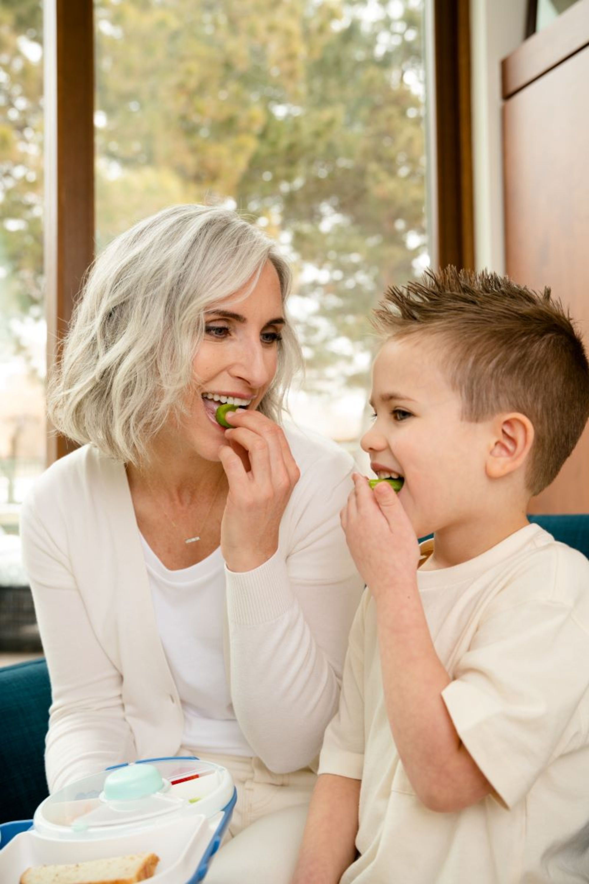 Śniadaniówka GoBe 2w1 – lunchbox i pojemnik na przekąski dla dzieci, interaktywny, do szkoły i przedszkola, kolor: blueberry blue