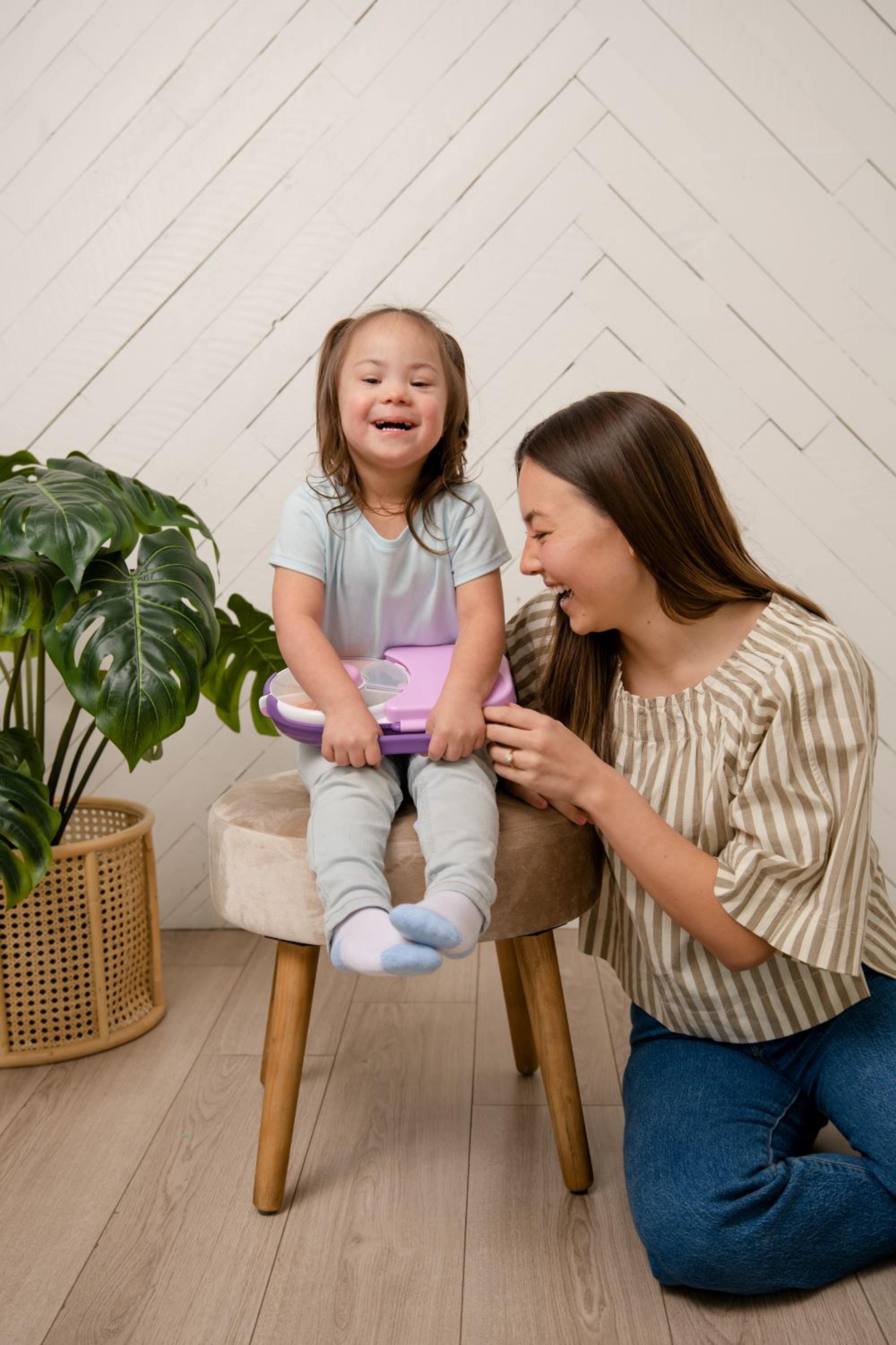 Śniadaniówka GoBe 2w1 – lunchbox i pojemnik na przekąski dla dzieci, interaktywny, do szkoły i przedszkola, kolor: grape purple