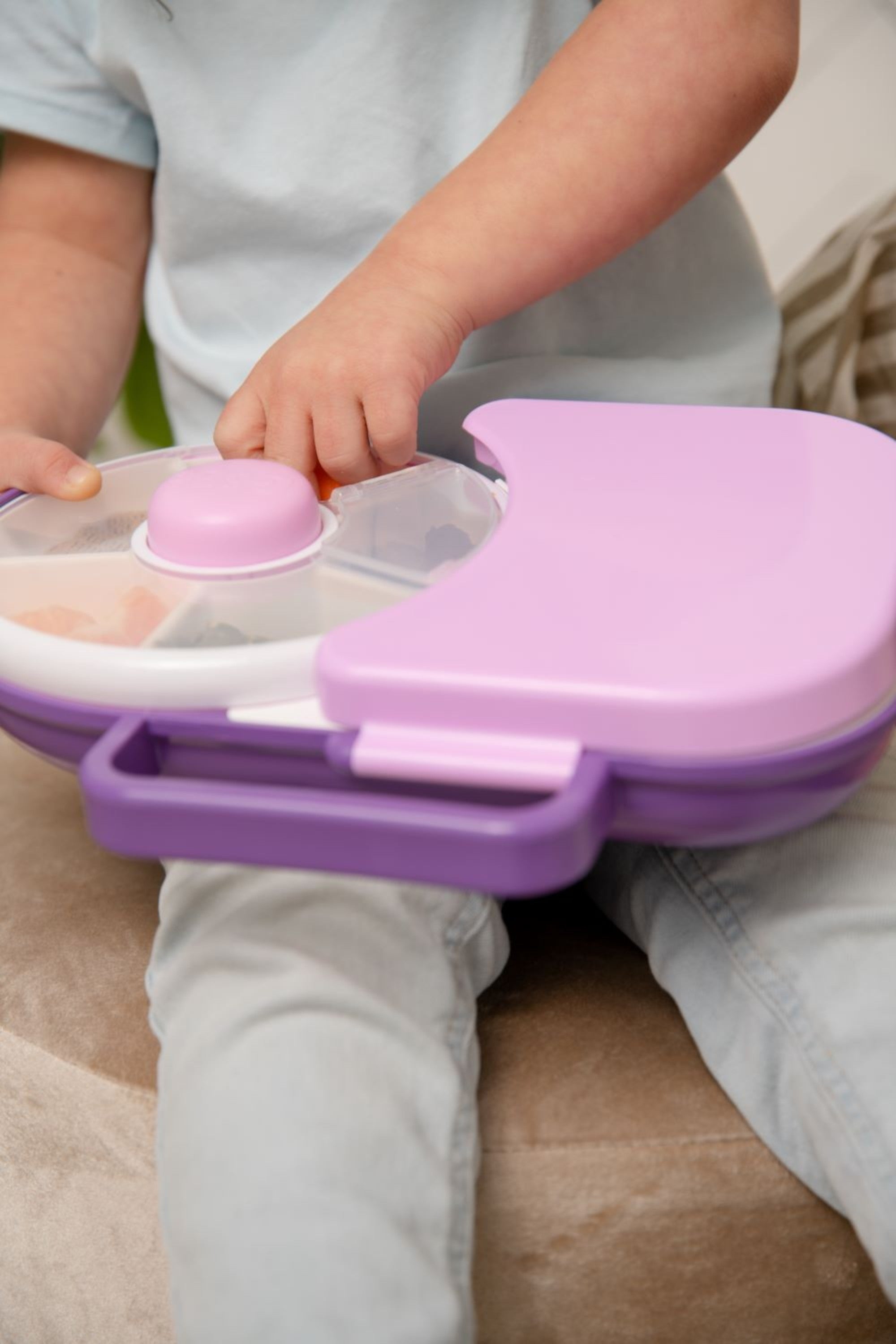 Śniadaniówka GoBe 2w1 – lunchbox i pojemnik na przekąski dla dzieci, interaktywny, do szkoły i przedszkola, kolor: grape purple