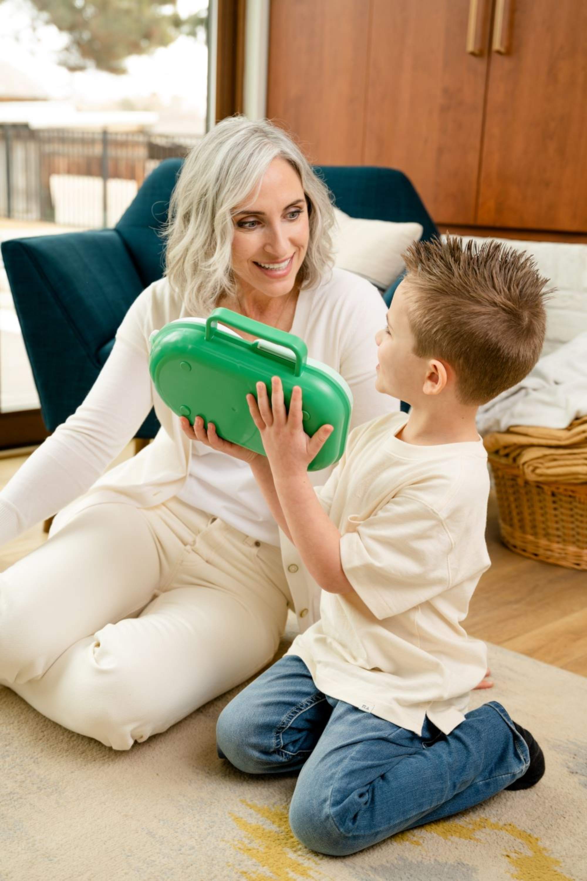 Śniadaniówka GoBe 2w1 – lunchbox i pojemnik na przekąski dla dzieci, interaktywny, do szkoły i przedszkola, kolor: sage green