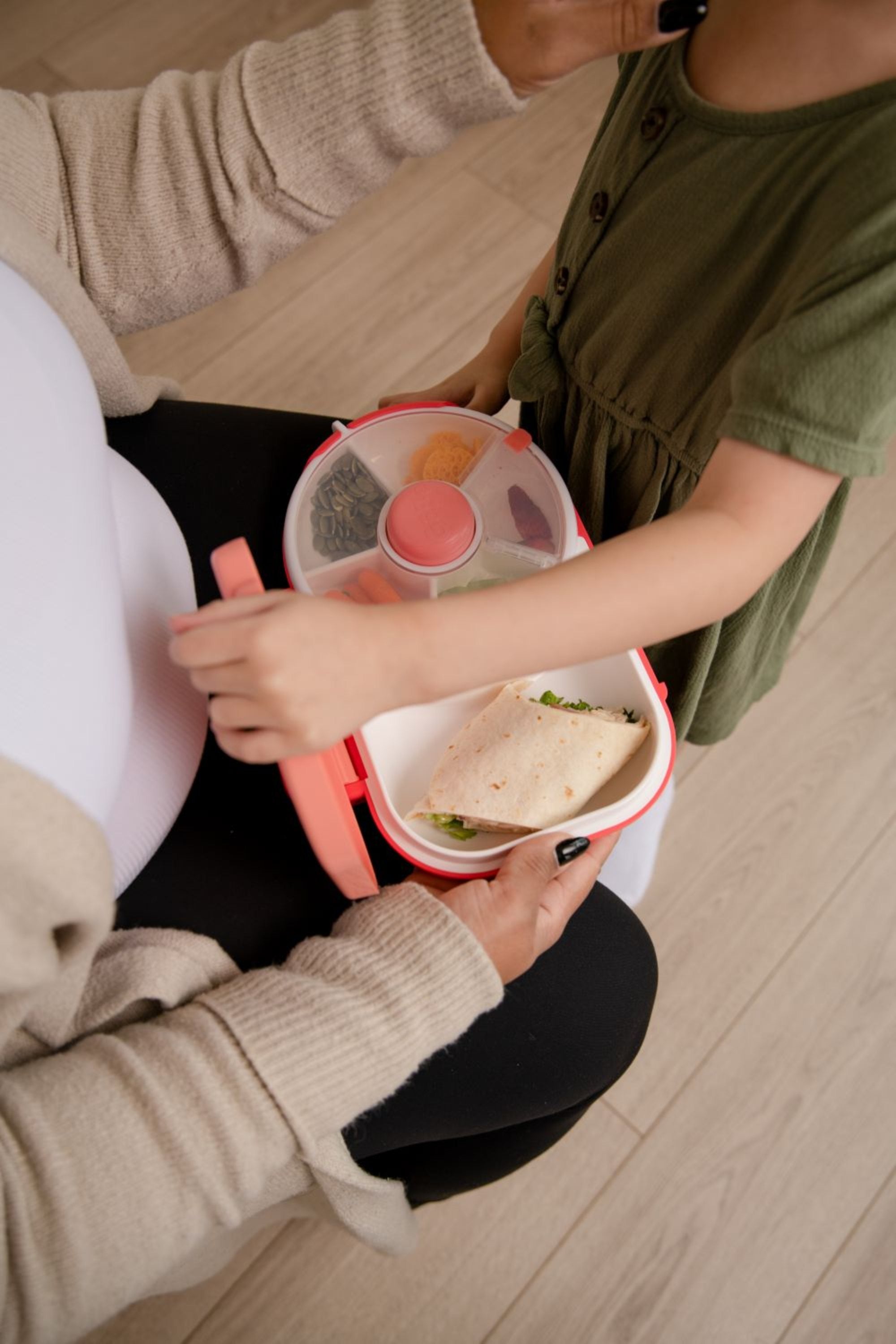 Śniadaniówka GoBe 2w1 – lunchbox i pojemnik na przekąski dla dzieci, interaktywny, do szkoły i przedszkola, kolor: watermelon pink